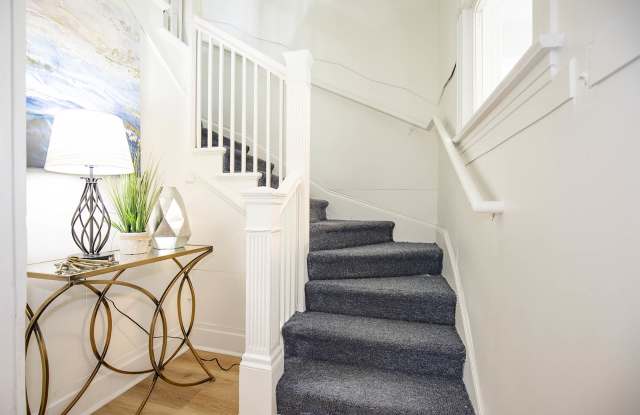 1130 18th Avenue East - A Gallery 3