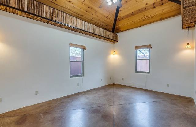 Charming 1-Bedroom Home Near Downtown Tucson Gallery 4
