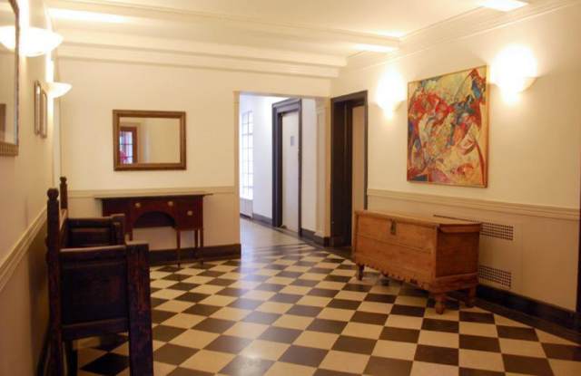 25 Minetta Lane Gallery 4