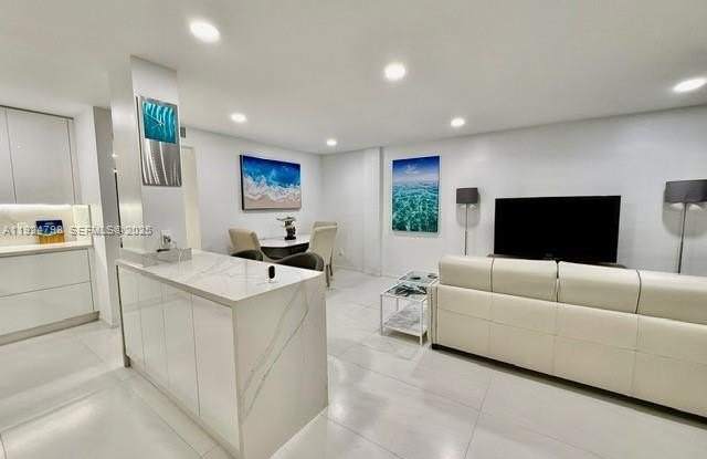 1100 Alton Rd photos photos