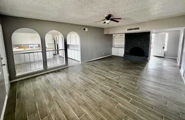 1618 DALE DOUGLAS Drive Gallery 4