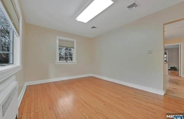 40 Clinton Avenue Gallery 4