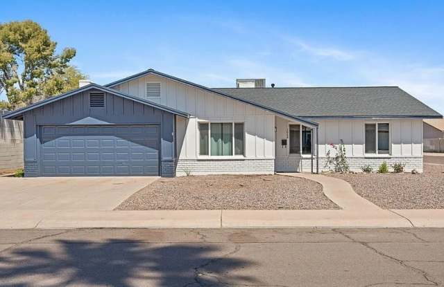 1664 E DEL RIO Drive Gallery 3