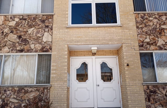 9 West Walnut Court - 9 West Walnut Court, Roselle, IL 60172