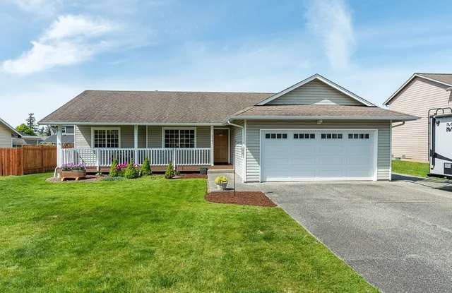 Beautiful 3 bed 2 Bath with  yard Gallery 1