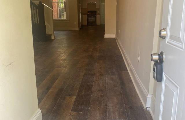 2720 PARKWOOD Avenue Gallery 2