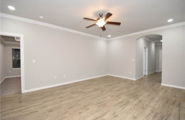 931 Lakeview Drive Gallery 3