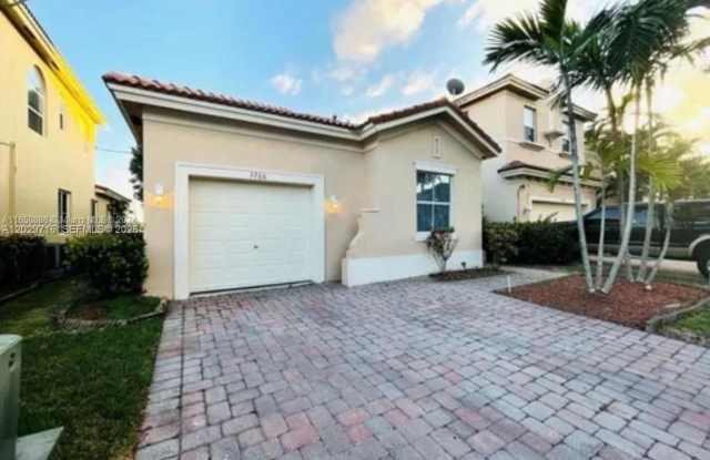 3766 NE 9th Ct photos photos
