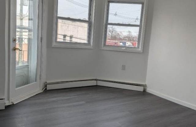 111 6Th St Gallery 2