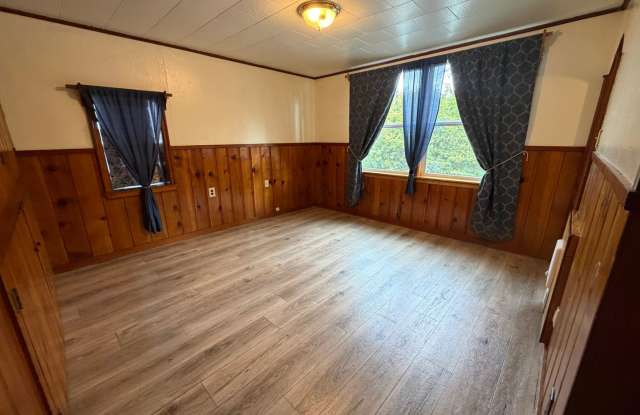 Tucked away 1 bedroom house Gallery 1