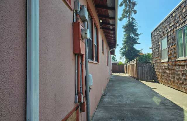 "Sunshine Delight: Spacious 3-Bedroom Home in North Berkeley!" Gallery 3