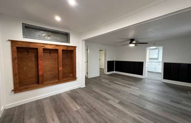 Remodeled 3 Bedroom 1.5 Bathroom Home | Wood Floors | Laundry Connections Gallery 4