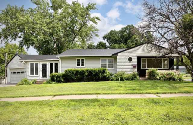 Beautiful 3-Bed, 2-Bath Home in West Omaha! photos photos