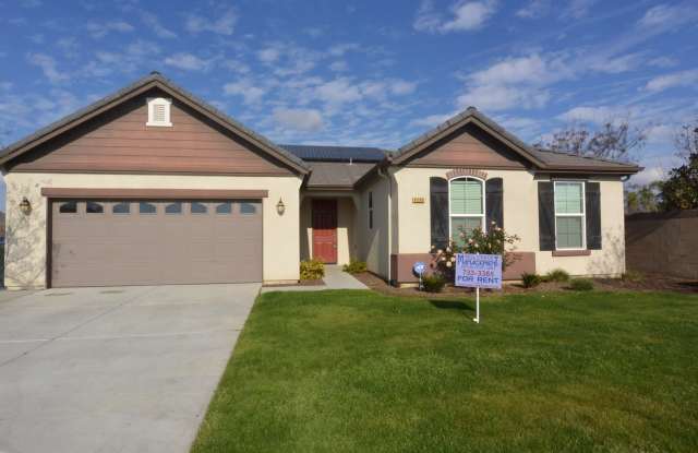 3 Bedroom, 2 Bathroom home with an office In great North West Visalia neighborhood. Solar and Yard care provided!!! photos photos