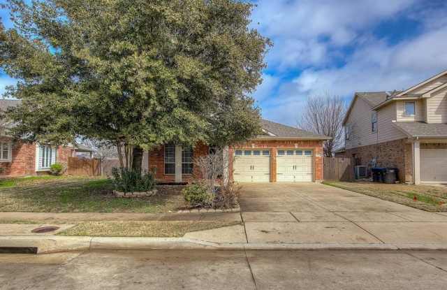 10736 Kittering Trail - 10736 Kittering Trail, Fort Worth, TX 76052