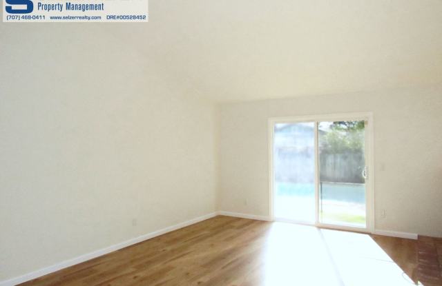 Comfortable 3 bd. home w/ inground pool near schools, parks, & shopping! Gallery 4