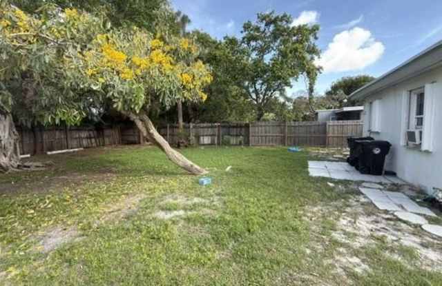 1229 S M St photos photos