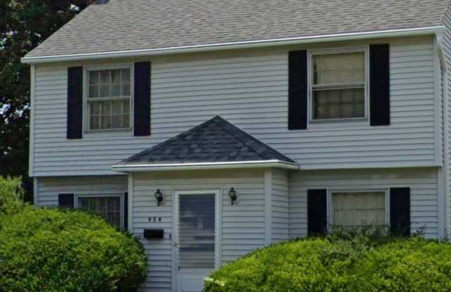 954 Hartford Avenue photos photos