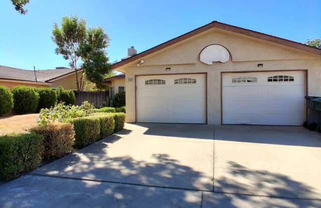 3 Bedroom 2 Bath Home Located in NW Fresno (Fig Garden Loop Area)! photos photos