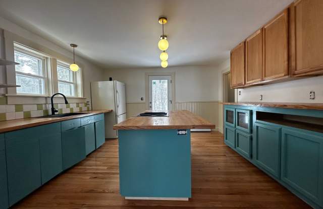 Newly Renovated 3-Bed Single Family Home photos photos