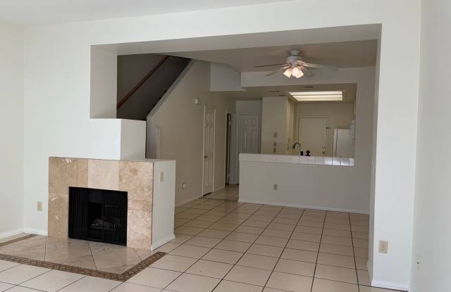 Rancho del Mar Townhomes Near the Temecula Mall and Dog Park Gallery 1