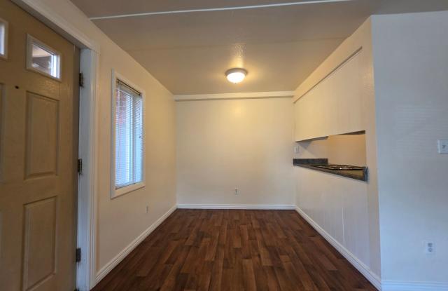 *AVAILABLE NOW* Garden Level Unit-On Site Laundry, Off Street Parking Gallery 4