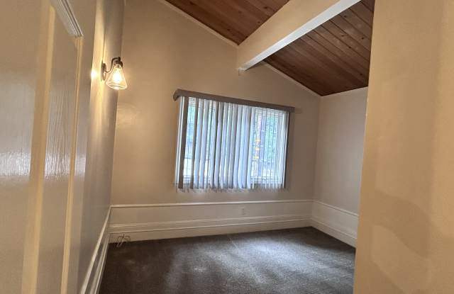 28226 Larchmont Ln Gallery 4