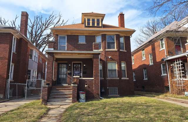 Brick Upper with multiple decks in Highand Park photos photos