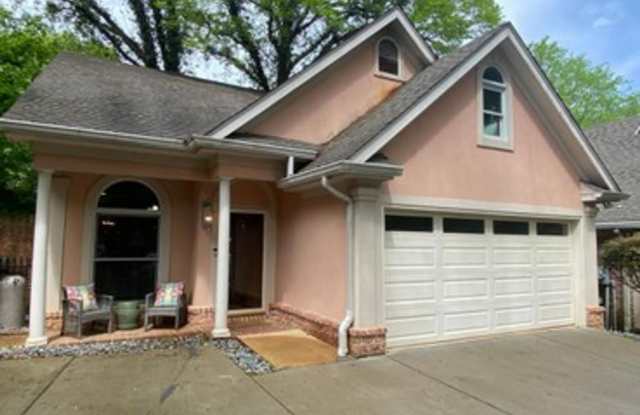 6 Bedroom Pierce Ave photos photos