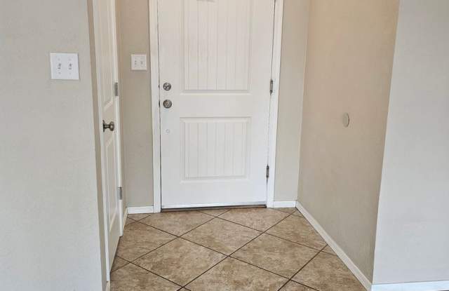 CORNER LOT IN SIERRA VISTA!!! Gallery 3