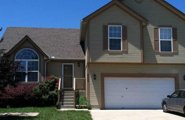 3904 SW Evergreen Lane - 3904 Southwest Evergreen Lane, Lee's Summit, MO 64082