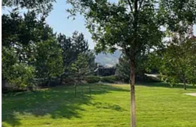 Charming 2BR Townhome in Castle Rock Gallery 4