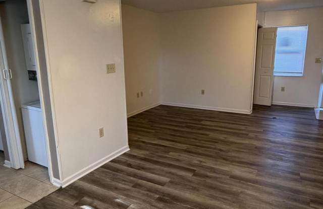 221 Cordell Circle Gallery 4