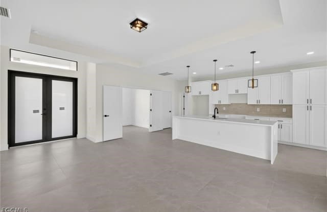 333 PINEHURST Avenue Gallery 4