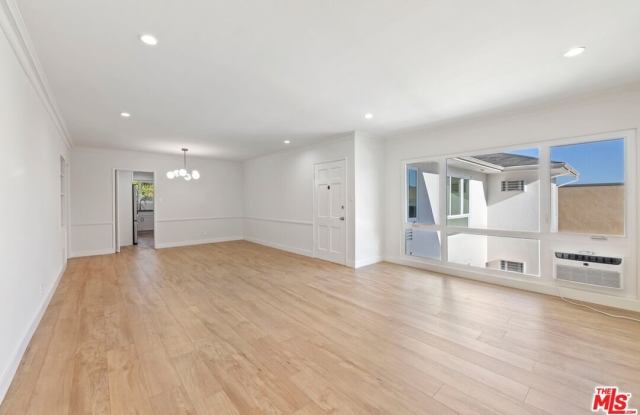 1250 N Crescent Heights Blvd unit: 2 photos photos