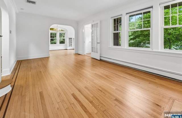 8 Laurel Avenue Gallery 4