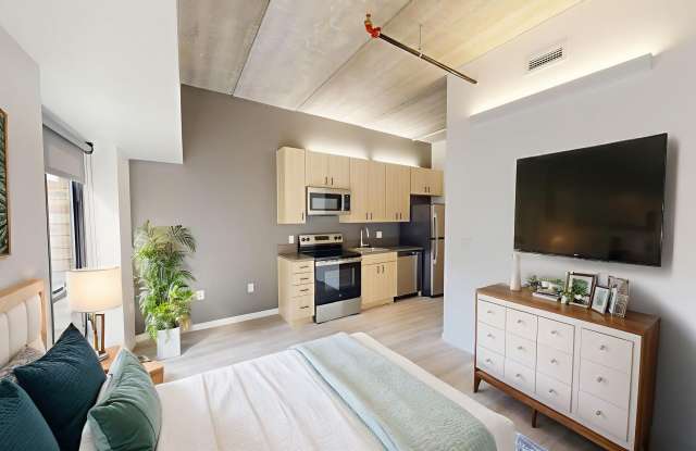 418 E Grand Ave photos photos