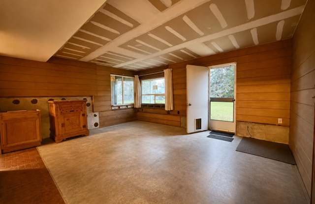 Spacious 5 Bed / 2 Bath Home for Rent in Renton, WA Minutes from The Landing! Gallery 3