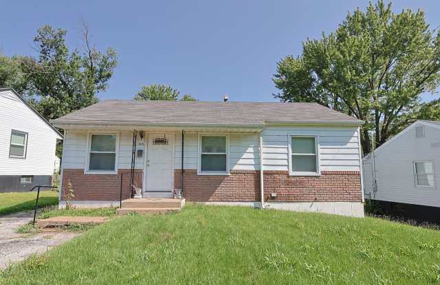 Charming 3-Bedroom Ranch with Large Backyard Gallery 3