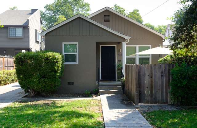 AVAILABLE FOR SUMMER OR FALL 2026 MOVE IN. APPLICATION DETAILS BELOW. photos photos