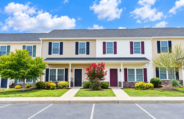 3 Bedroom, 2.5 Bath Two Level Townhouse Gallery 1