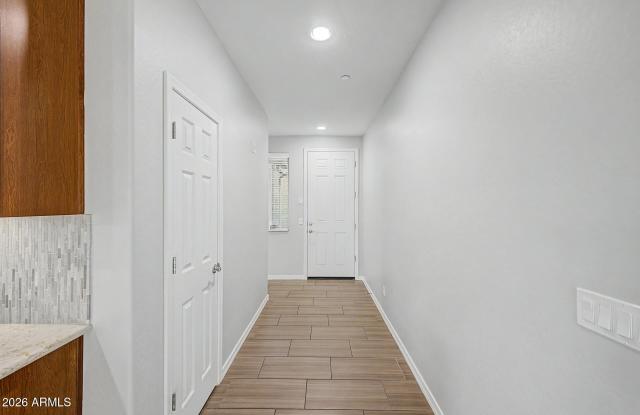 1460 N Banning Gallery 4