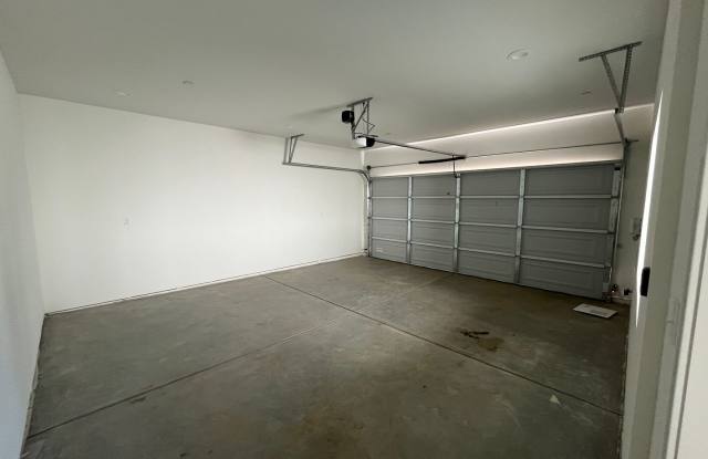 Brand New Build on Old Alturas - ALL Electric with City of Redding Solar! Gallery 3