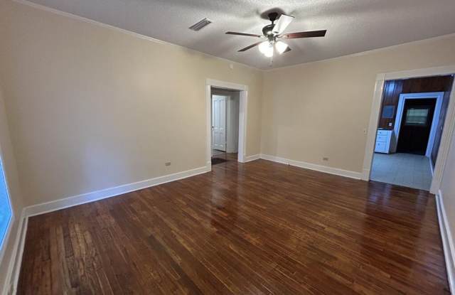 2139 Andrews Ave. - Apt 2 Gallery 1