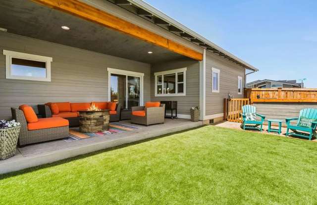 Furnished monthly rental, modern style home with abundant light, garage, backyard. 30-day Min. photos photos