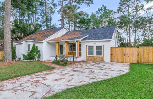 Stunning Summerville Rental FULLY Renovated with Screened in porch!! - 113 Summercourt Drive, Dorchester County, SC 29485