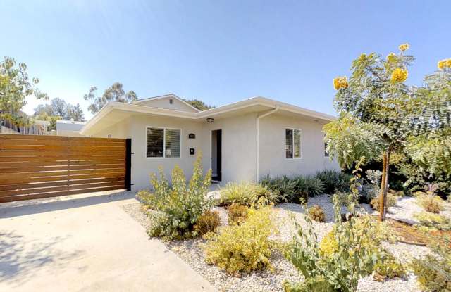 HUGE House on College! Quick Walk to Campus! photos photos