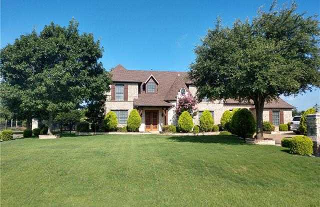5213 Edgewater Court Gallery 2