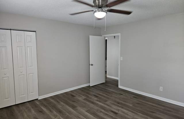 1108 Thomas Lane - A Gallery 3