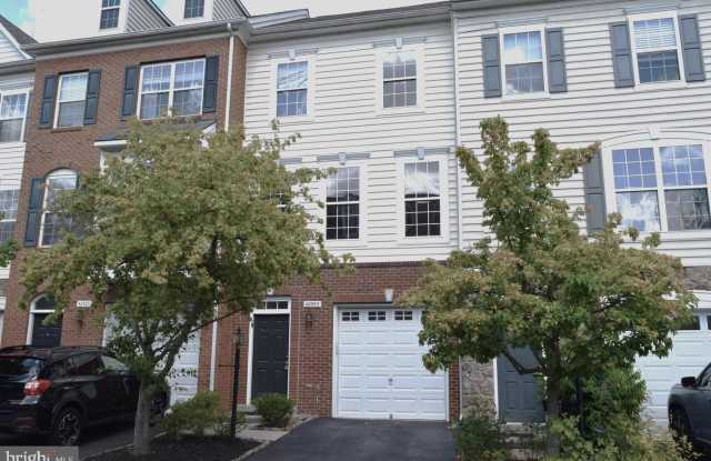 42523 MAGELLAN SQ Gallery 2
